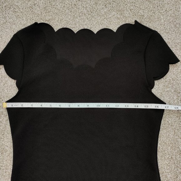 SHEIN Scallop Trim Solid Tee Size L - Picture 9 of 14